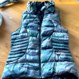 Lululemon Fluffin Camo Vest! Mint Condition!